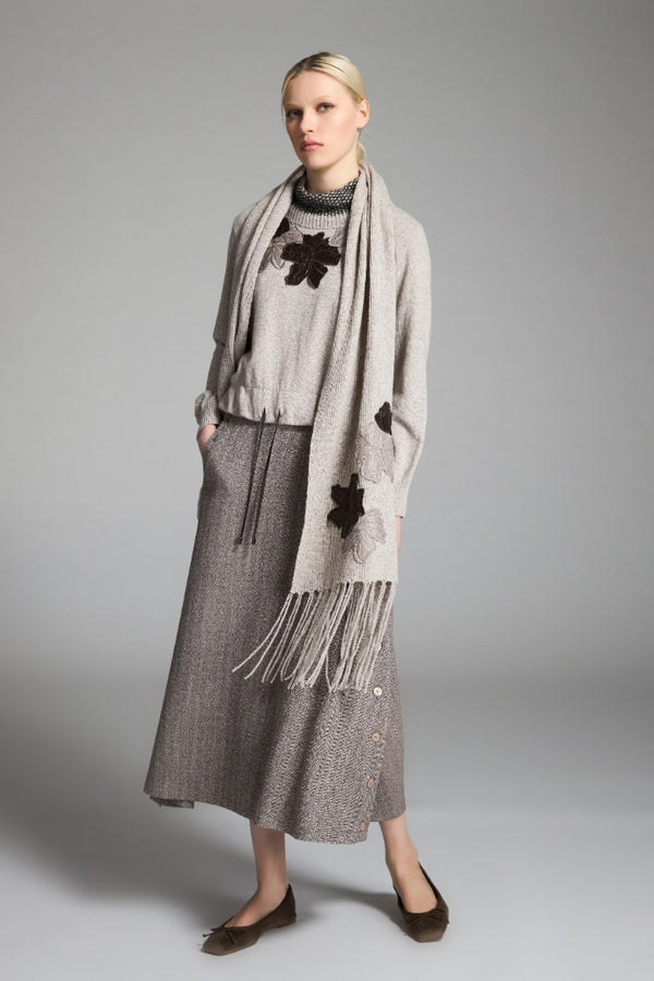 HIGH CONTRAST COLLAR FLORAL APPLIQUÉS SWEATER