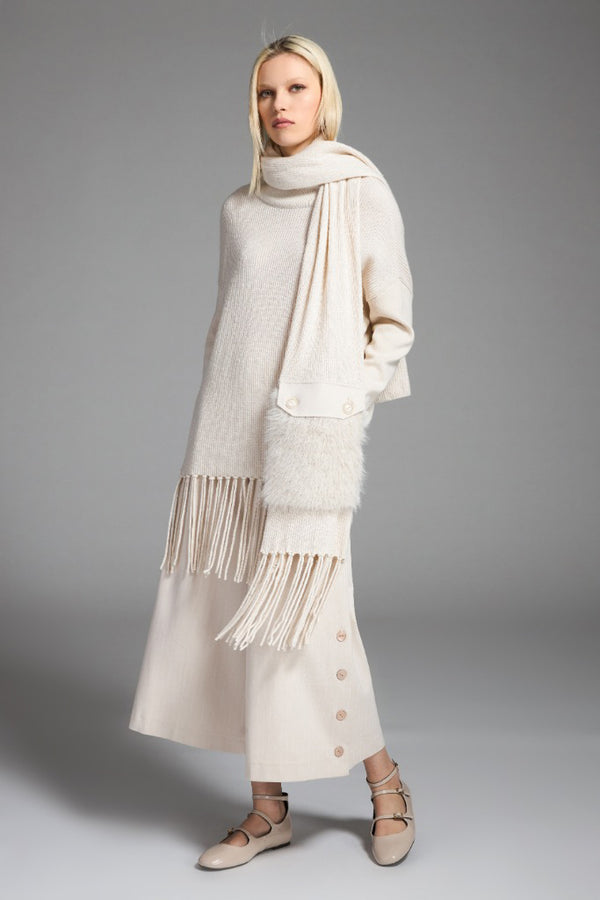 CREAM TURTLENECK LOOSE FIT SWEATER