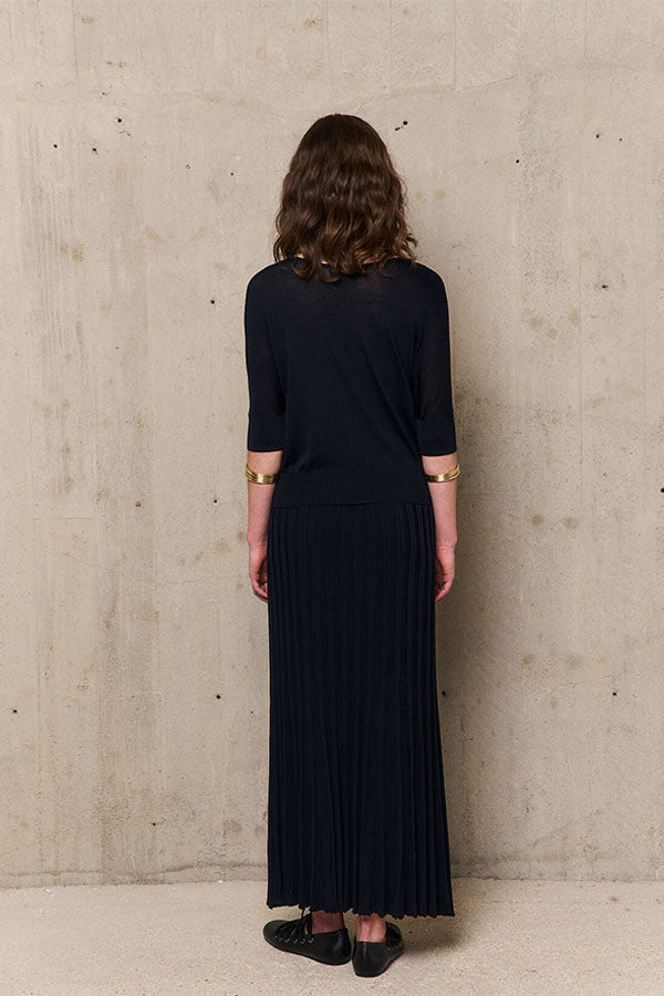ENOLA BLACK SHORT-SLEEVED SWEATER