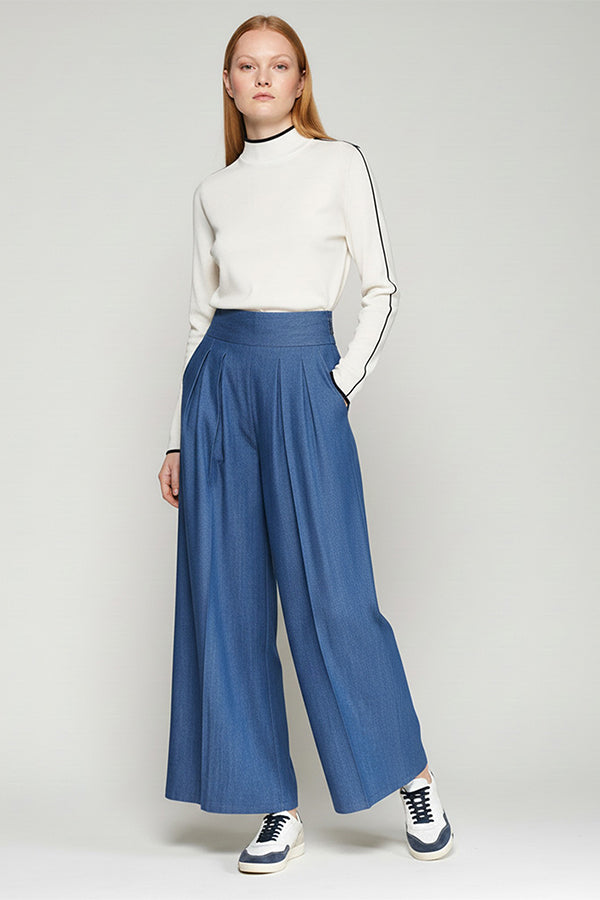 CLASSIC OFF-WHITE TURTLENECK PULLOVER