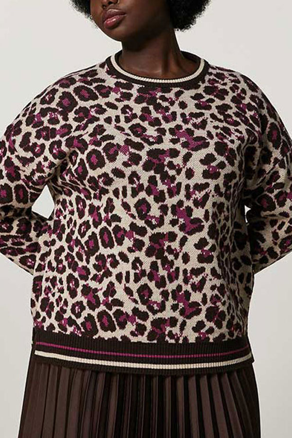 AVENA ANIMAL PRINT CREWNECK SWEATER