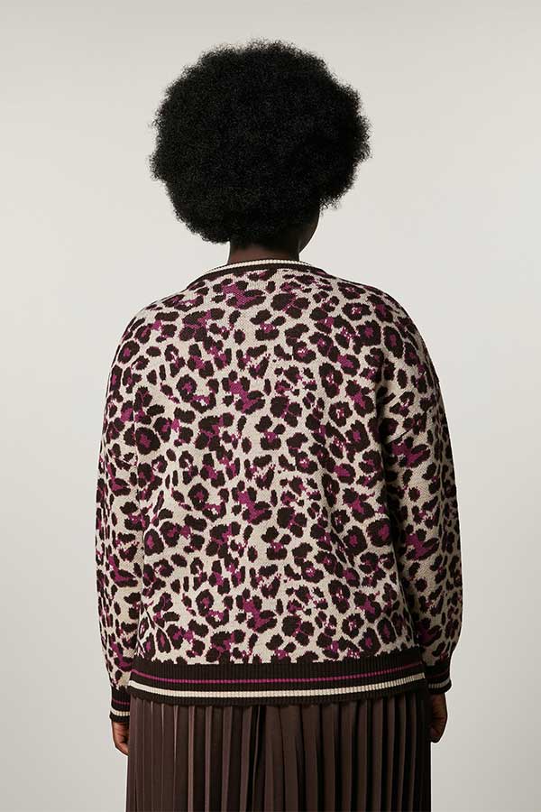 AVENA ANIMAL PRINT CREWNECK SWEATER