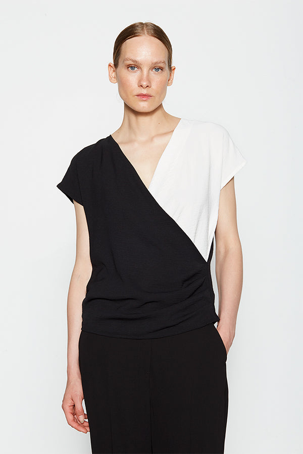 TWO-TONE CACHE-COEUR STYLE V-NECK TOP