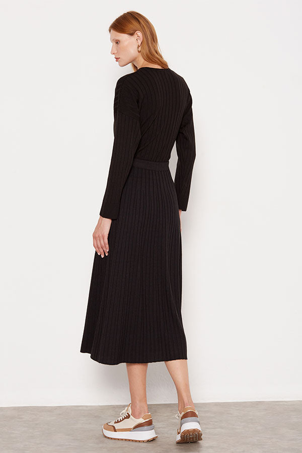 BLACK RIBBED FLARED SKIRT