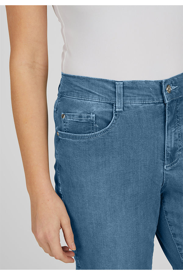 LIGHT DENIM MOM-FIT JEANS