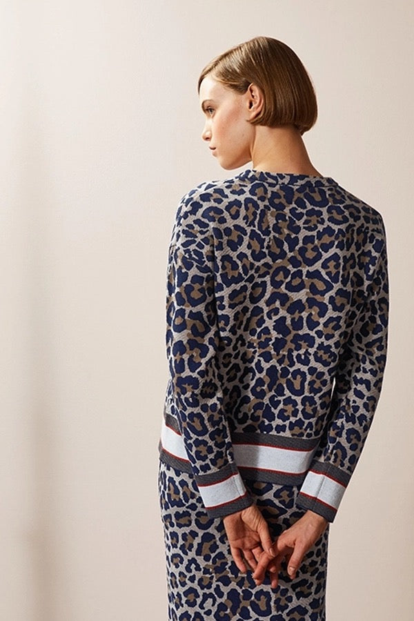 LEOPARD PRINT ROUND NECK SWEATER