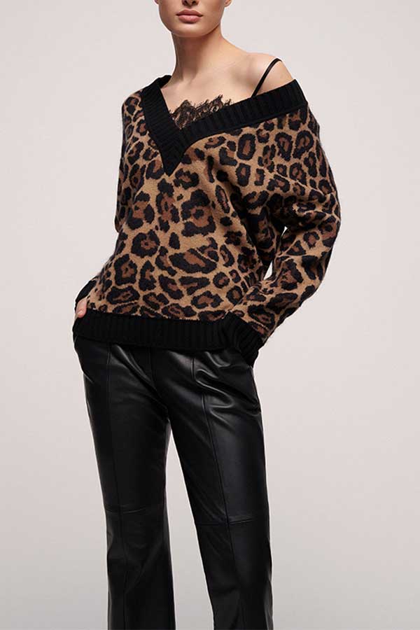 COLOSSALE ANIMAL PRINT V-NECK PULLOVER