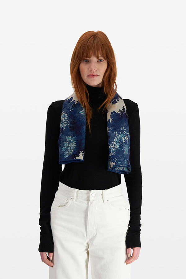 FONTAINEBLEAU BLUE SQUARE WOOL SCARF