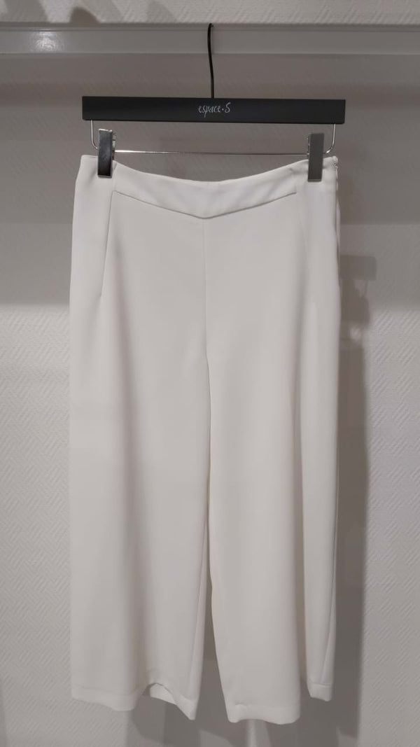 WIDE FIT CROPPED TROUSERS