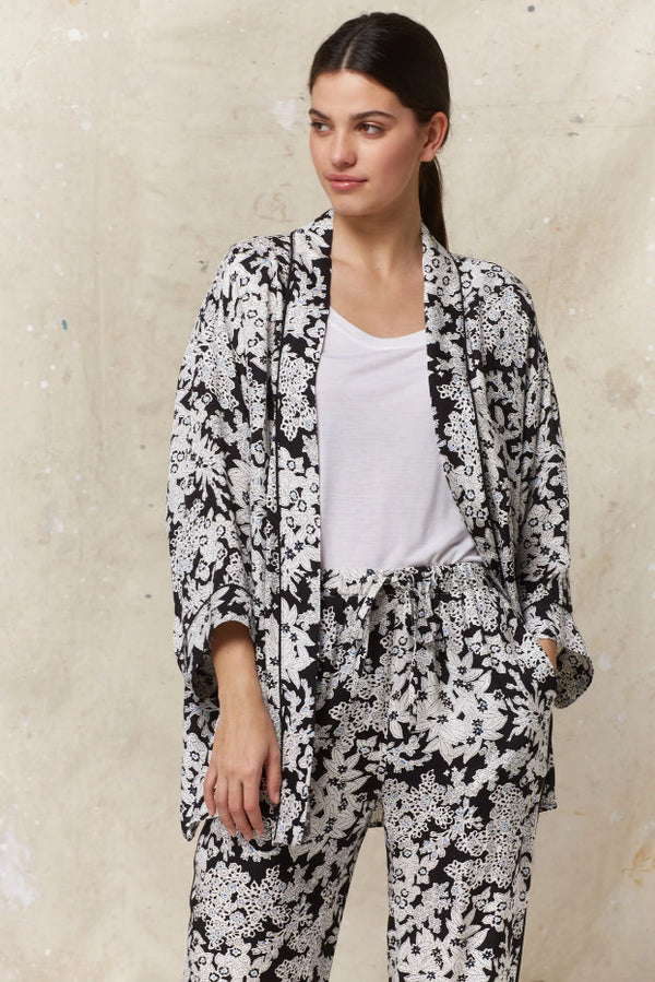 NELVIN FLOWING KIMONO STYLE FLORAL PRINT JACKET