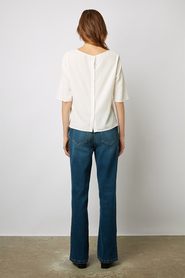 ALYAH WHITE BUTTON DOWN BACK FLOWING BLOUSE