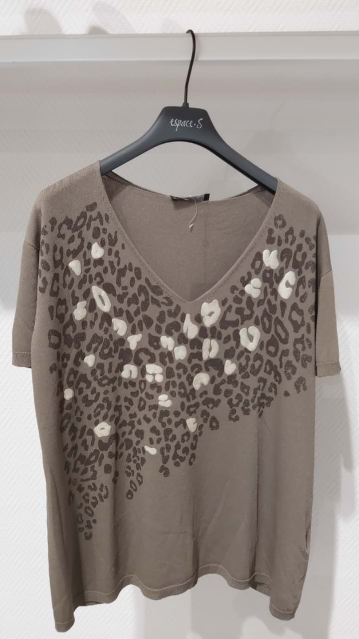 ANIMAL PRINT V-NECK SWEATER