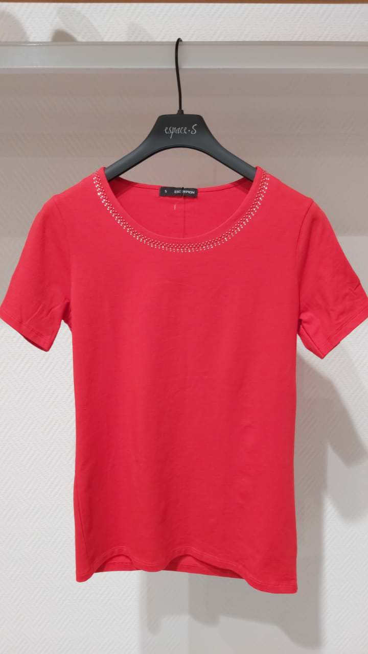 STUDDED NECKLINE T-SHIRT