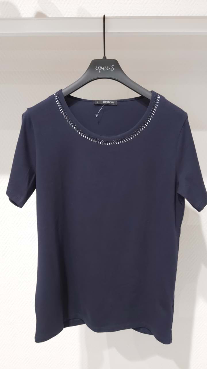 STUDDED NECKLINE T-SHIRT